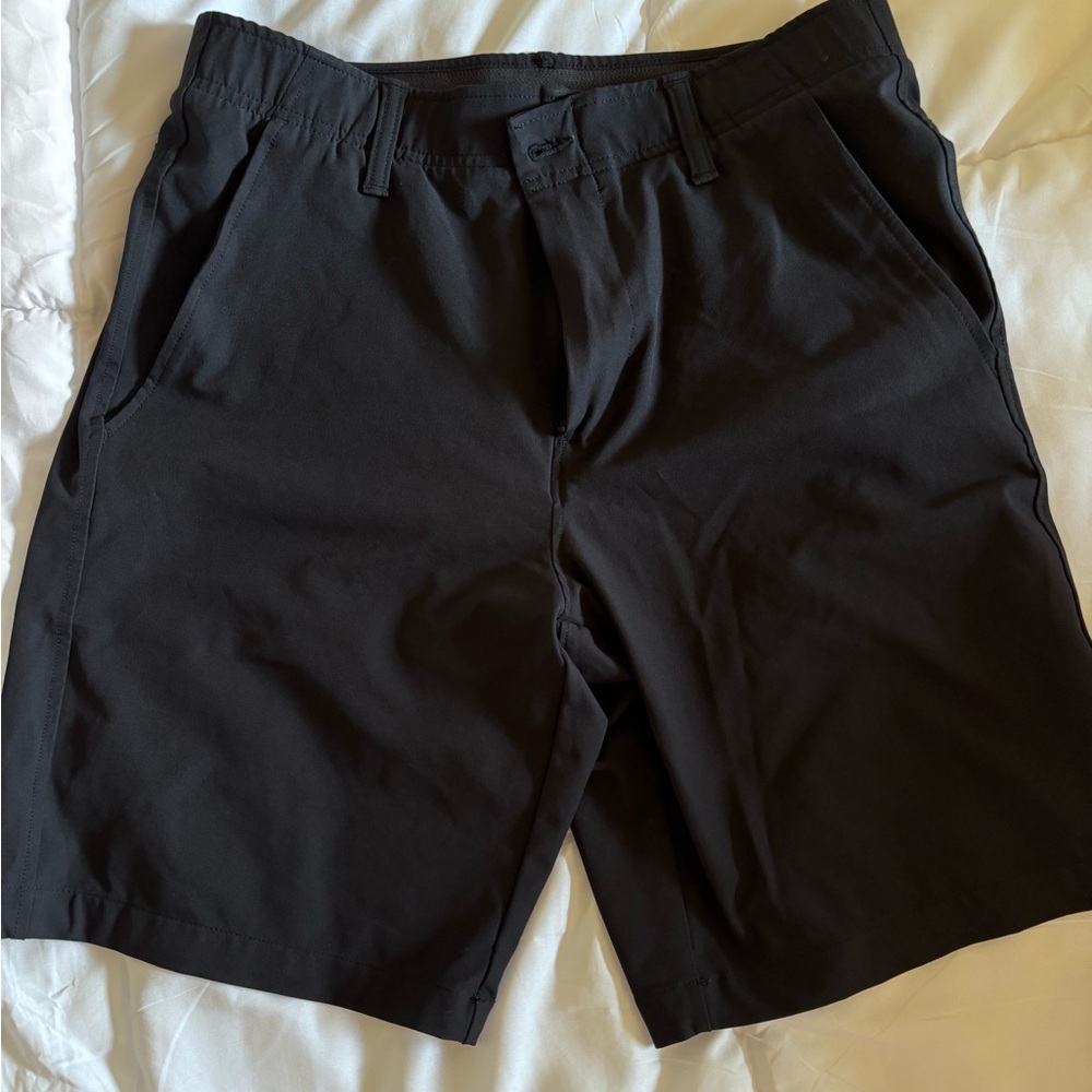 Under Armour Men's Black Flat-Front Performance hybrid Shorts